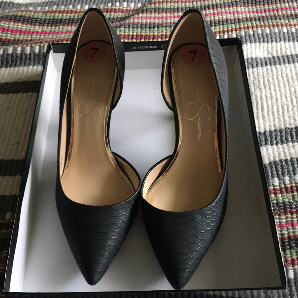 Jessica Simpson heel